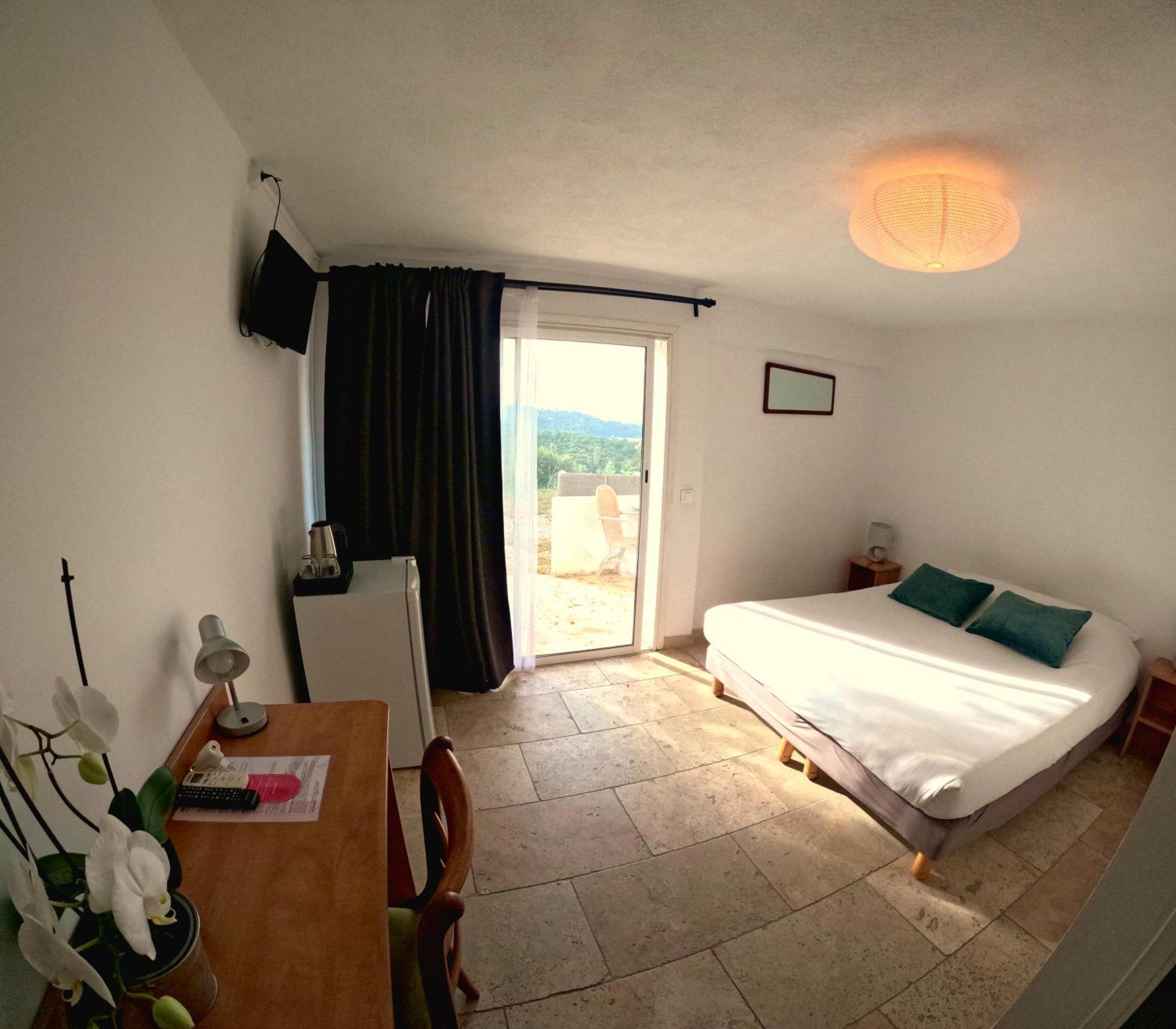 Azur Hotel Le Lavandou Exterior photo